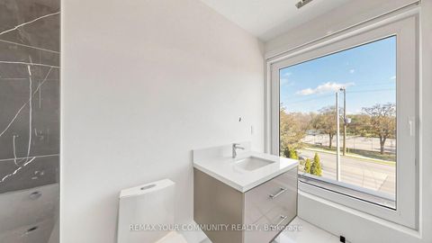 Photo 32 at 2970B Bayview Avenue, Willowdale East, Toronto