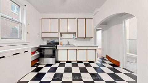 Photo 7 at 132 Marion Street, Roncesvalles, Toronto