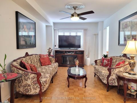 Photo 4 at 6 Echo Glen Road, Morningside, Toronto