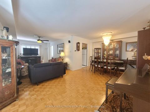 Photo 7 at 6 Echo Glen Road, Morningside, Toronto