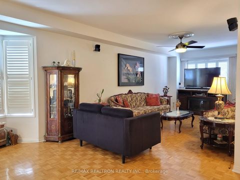 Photo 8 at 6 Echo Glen Road, Morningside, Toronto