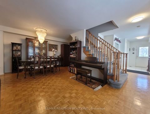 Photo 10 at 6 Echo Glen Road, Morningside, Toronto