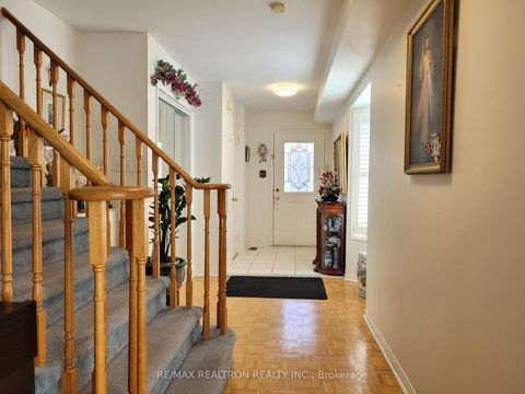 Photo 11 at 6 Echo Glen Road, Morningside, Toronto
