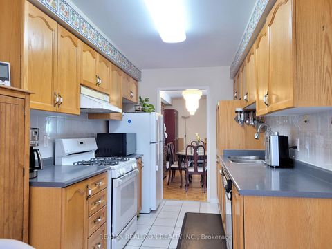 Photo 14 at 6 Echo Glen Road, Morningside, Toronto