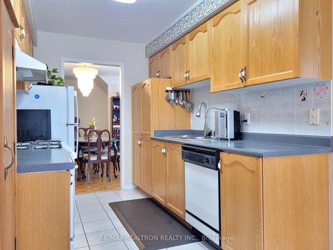 Photo 15 at 6 Echo Glen Road, Morningside, Toronto
