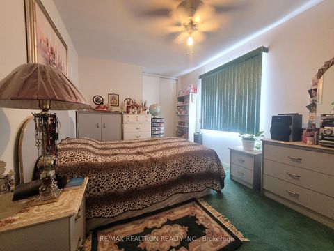 Photo 20 at 6 Echo Glen Road, Morningside, Toronto