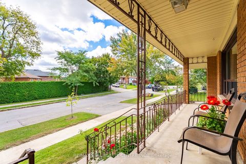 Photo 4 at 4 Dunreo Drive, CFB, Toronto