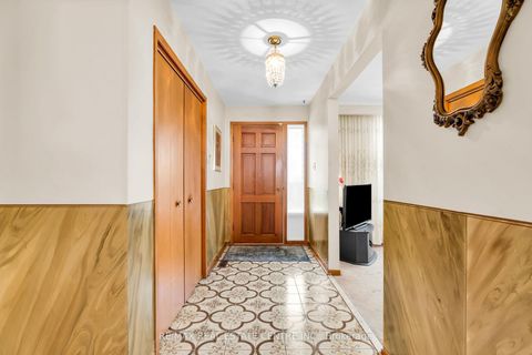 Photo 6 at 4 Dunreo Drive, CFB, Toronto