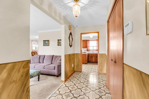 Photo 7 at 4 Dunreo Drive, CFB, Toronto