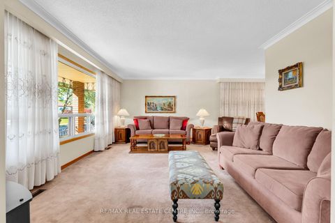 Photo 8 at 4 Dunreo Drive, CFB, Toronto