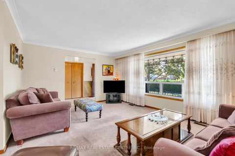 Photo 10 at 4 Dunreo Drive, CFB, Toronto