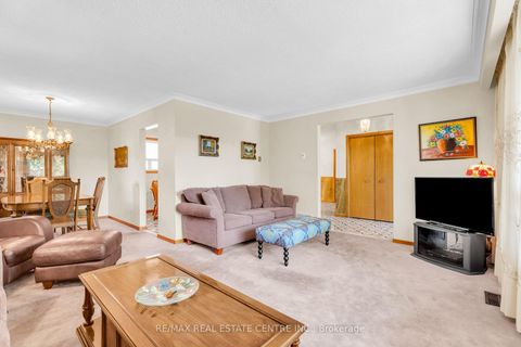 Photo 11 at 4 Dunreo Drive, CFB, Toronto
