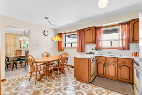 Photo 13 at 4 Dunreo Drive, CFB, Toronto