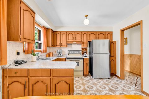 Photo 15 at 4 Dunreo Drive, CFB, Toronto