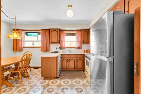 Photo 16 at 4 Dunreo Drive, CFB, Toronto