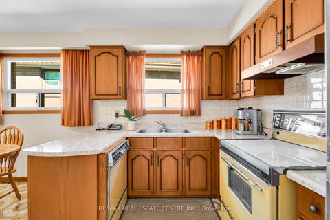 Photo 18 at 4 Dunreo Drive, CFB, Toronto