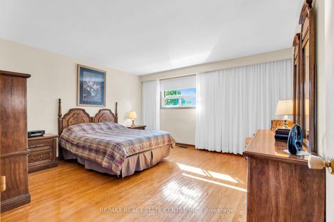 Photo 21 at 4 Dunreo Drive, CFB, Toronto