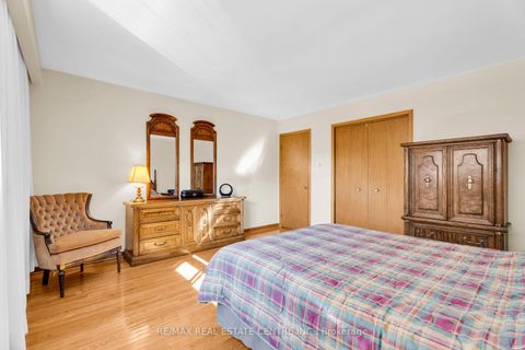 Photo 22 at 4 Dunreo Drive, CFB, Toronto