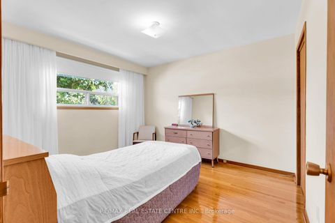 Photo 23 at 4 Dunreo Drive, CFB, Toronto