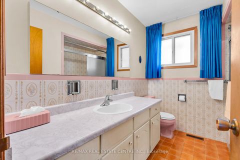 Photo 25 at 4 Dunreo Drive, CFB, Toronto