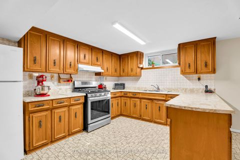 Photo 39 at 4 Dunreo Drive, CFB, Toronto