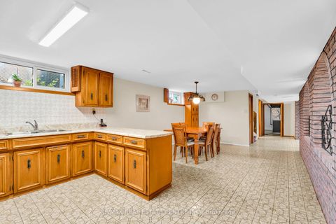 Photo 40 at 4 Dunreo Drive, CFB, Toronto