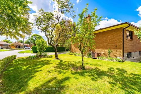 Photo 45 at 4 Dunreo Drive, CFB, Toronto