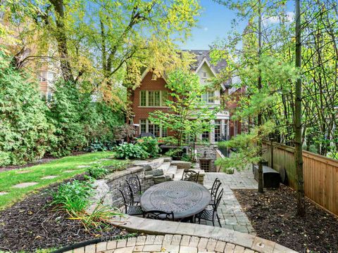 Photo 4 at 516 Vesta Drive, Forest Hill South, Toronto