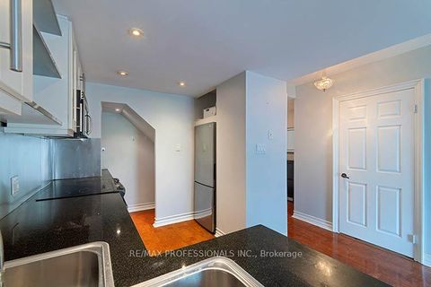 Photo 18 at 702 - 88 Charles Street E, Yonge Corridor, Toronto