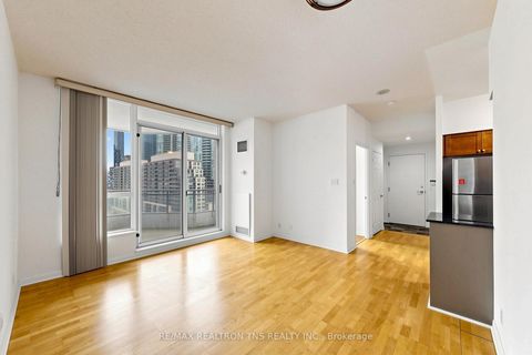 Photo 10 at 1501 - 228 Queens Quay W, Waterfront Communities C1, Toronto
