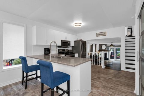 Photo 3 at 128 Churchland Drive, Holly, Barrie
