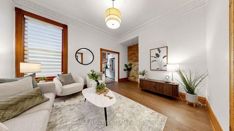 Photo 10 at 201 Seaton Street, South St. James Town, Toronto