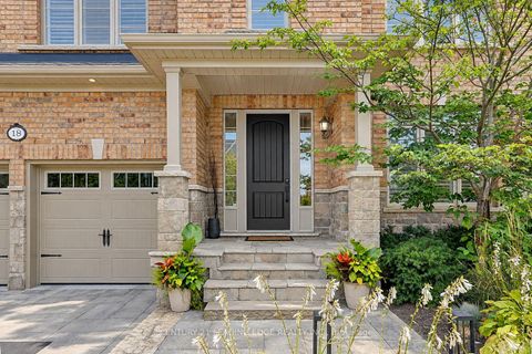 Photo 3 at 18 Pheasant Drive, Oak Ridges, Richmond Hill