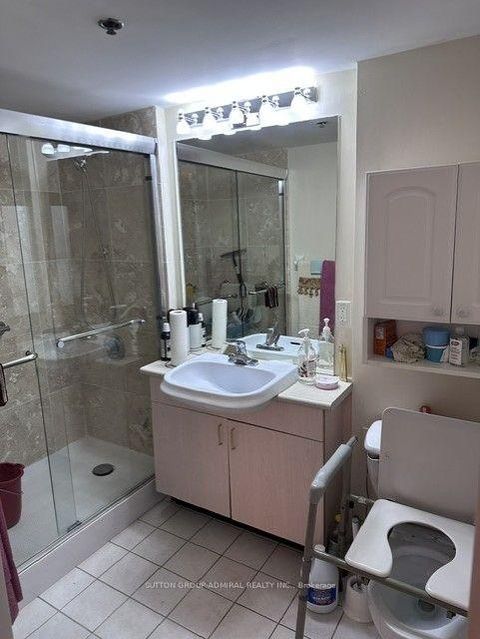 Photo 5 at 809 - 2 Neptune Drive, Lawrence, Toronto