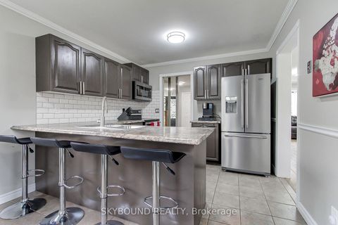 Photo 11 at 313 Hickling Trail, Grove East, Barrie