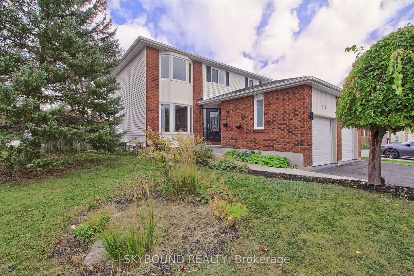 313 Hickling Trail, Grove East, Barrie photo number 2
