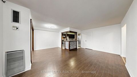 Photo 10 at 1808 - 10 Edgecliff Golfway, Flemingdon Park, Toronto