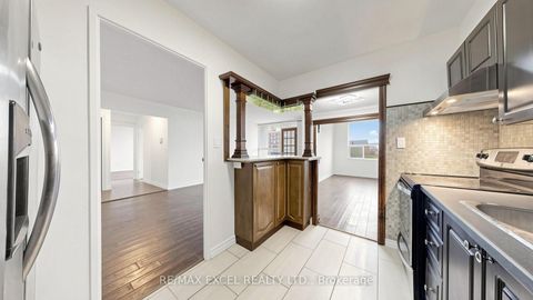 Photo 12 at 1808 - 10 Edgecliff Golfway, Flemingdon Park, Toronto