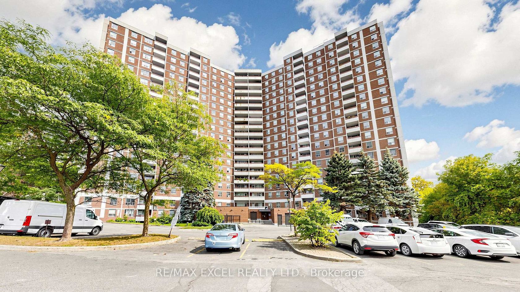 1808 - 10 Edgecliff Golfway, Flemingdon Park, Toronto 