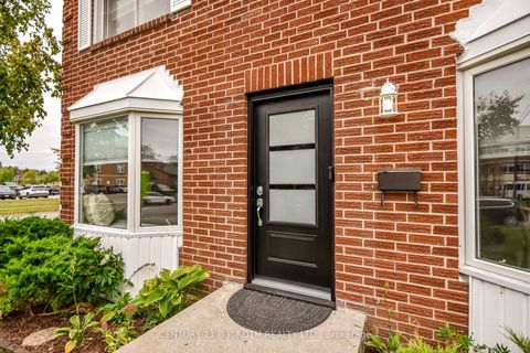 Photo 2 at 77 Pepler Place, Sunnidale, Barrie