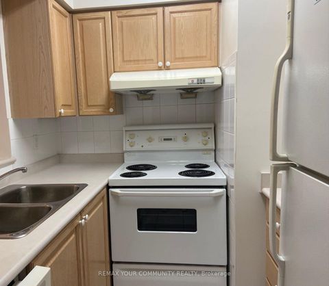 Photo 9 at 515 - 3088 Kennedy Road, Steeles, Toronto