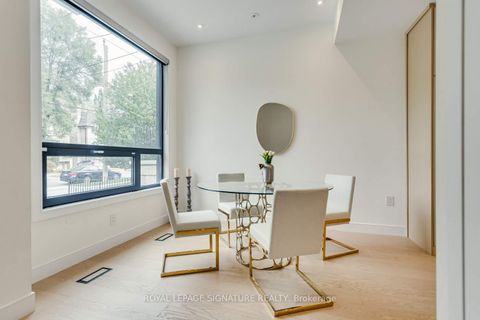 Photo 2 at 511 Woburn Avenue, Nortown, Toronto