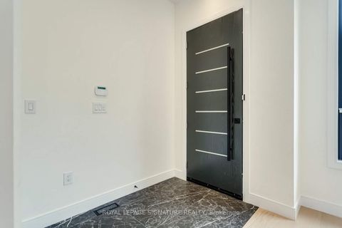 Photo 3 at 511 Woburn Avenue, Nortown, Toronto