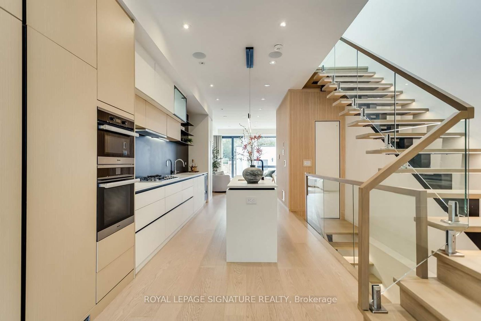 511 Woburn Avenue, Nortown, Toronto 