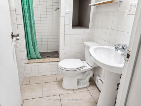 Photo 4 at 916 Woodbine Avenue, Woodbine Corridor, Toronto
