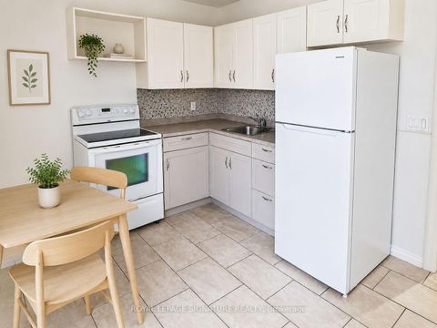 Photo 9 at 916 Woodbine Avenue, Woodbine Corridor, Toronto