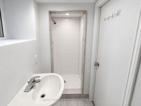Photo 16 at 916 Woodbine Avenue, Woodbine Corridor, Toronto