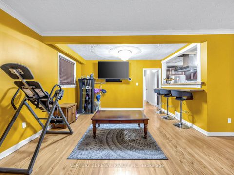 Photo 5 at 121 Janray Drive, Woburn, Toronto
