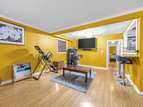 Photo 6 at 121 Janray Drive, Woburn, Toronto