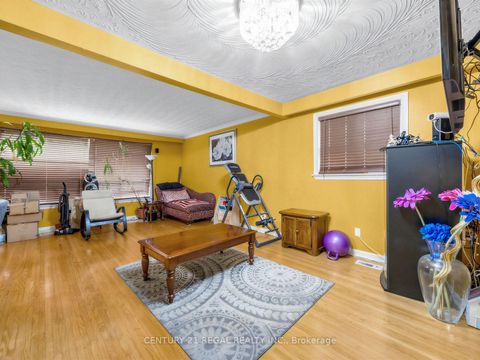 Photo 8 at 121 Janray Drive, Woburn, Toronto